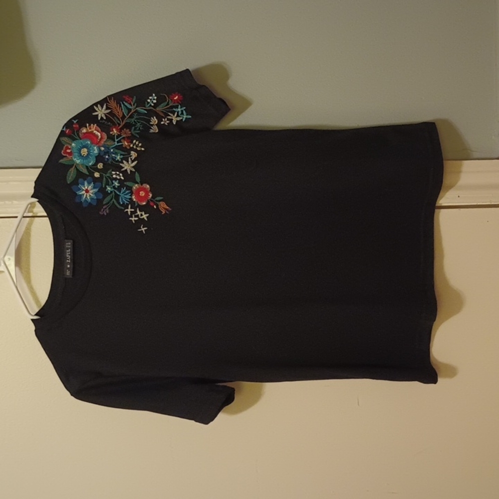 Floral embroidered t-shirt
